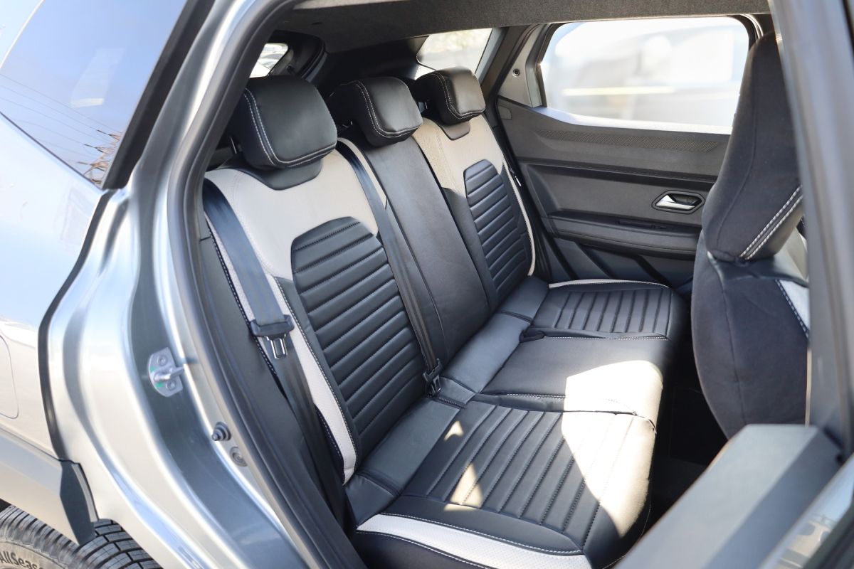 Bigster (2025-2026) - Set Huse scaune din Piele Premium Editie Bej - realizate special pentru Bigster 