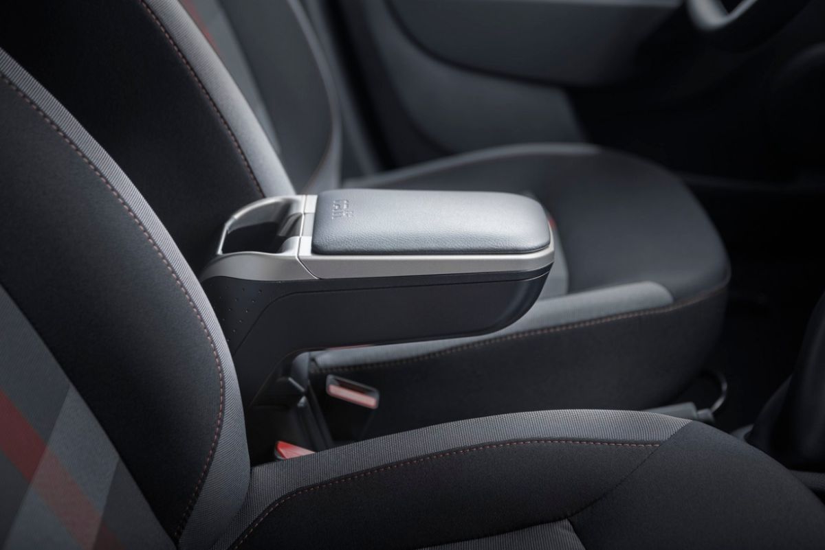 Duster II (2018-2024) - Cotiera Premium cu buzunar - negru cu argintiu