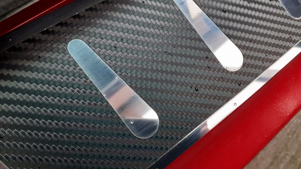 Duster I (2010-2017) - Ornament protectie portbagaj DELUXE Chrome & Carbon
