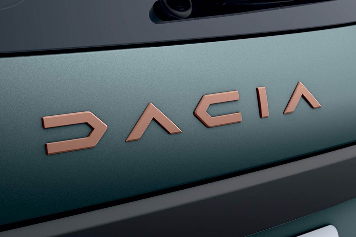 Sandero III / Stepway III / Logan III - Sigla haion Logo Nou Extreme Gold (Dacia Original)