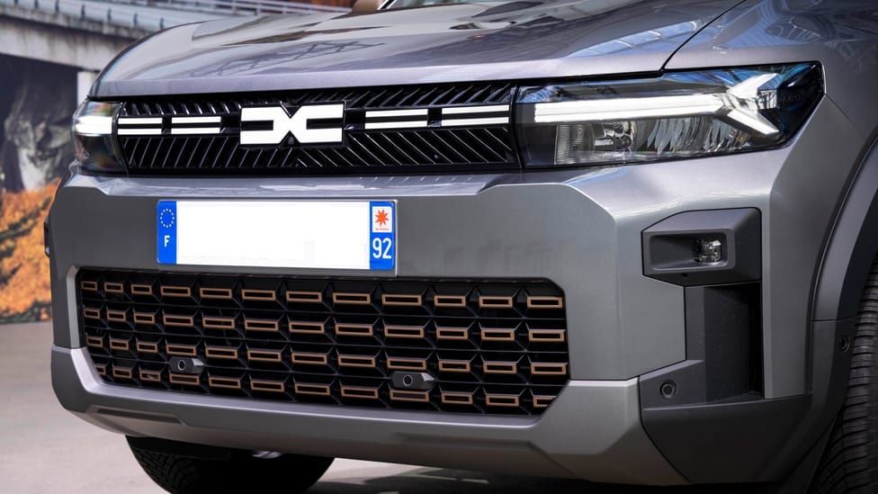 Bigster (2025-) - Grila calandru + Emblema Logo Nou (Dacia Original)