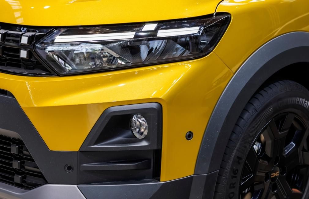 Sandero III (2026-) / Logan III (2026-) / Jogger (2026-) - Far stanga (Dacia Original)