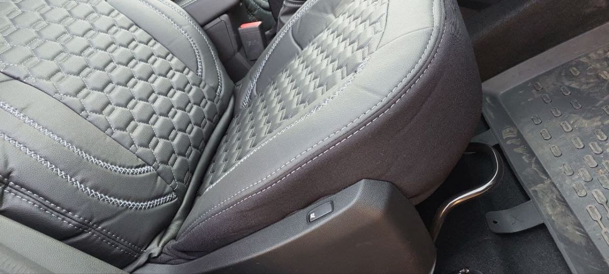 Duster II (2018-2024) - Set Huse scaune Editie Black din Piele Premium - realizate pentru Duster si compatibile cu cotiera