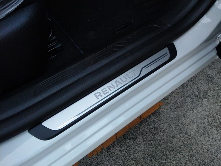 Renault Megane IV - Protectii praguri Premium- fata (Renault Original)