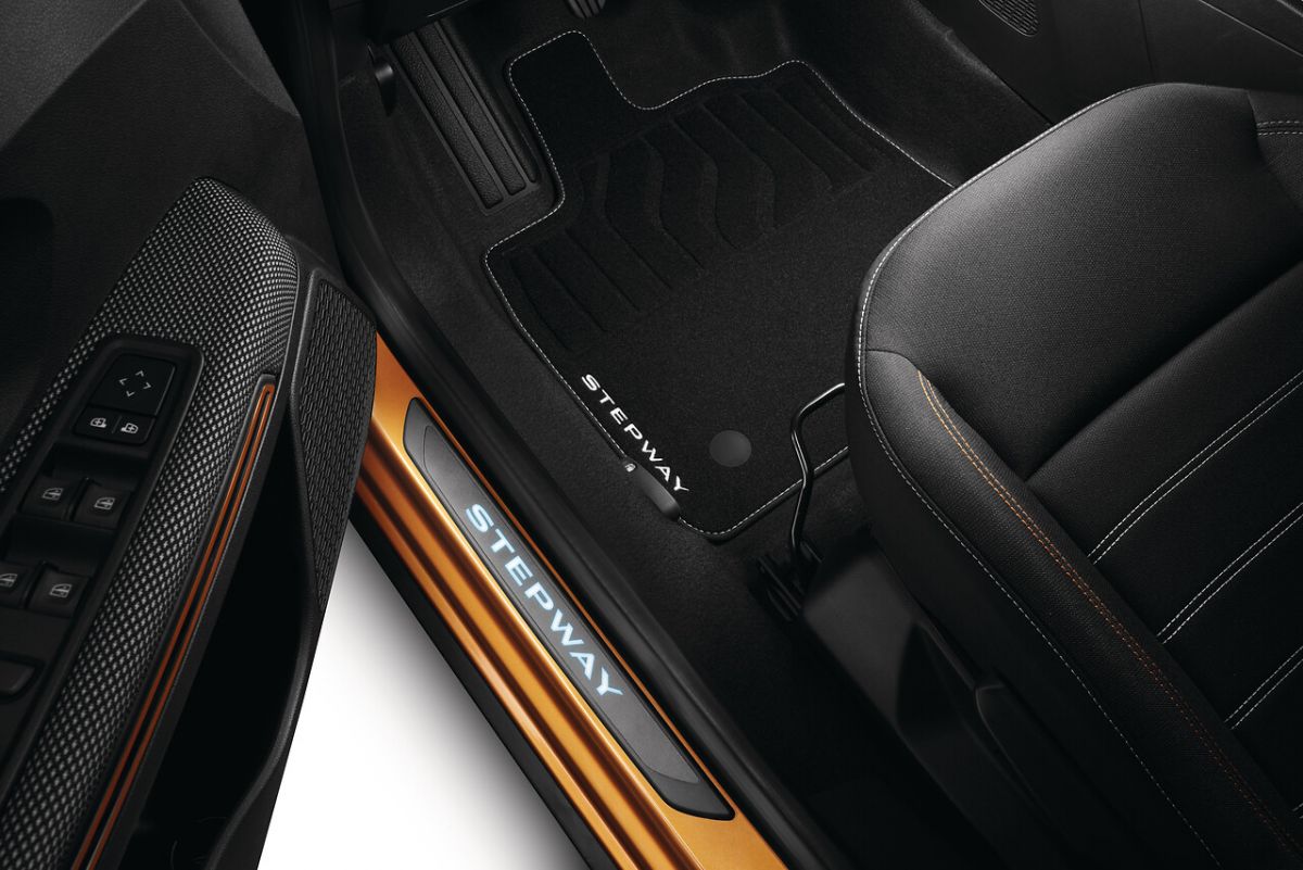 Sandero Stepway III - Set covorase textile Premium (Dacia Original)