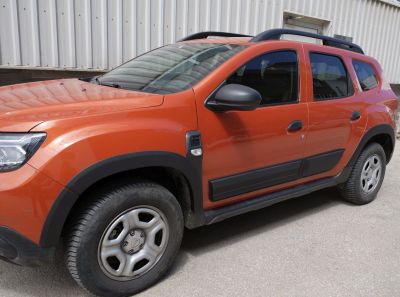 Duster II (2018-2024) - Set Dark Line de protectii de aripi si protectii laterale portiere