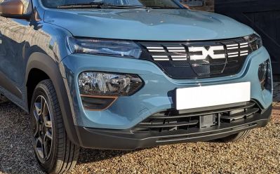 Spring (2021-2024) - Grila calandru + Stema Logo Nou - Incarcare standard (Dacia Original)