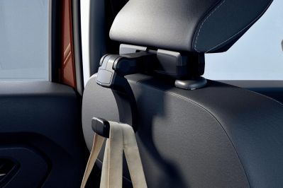 Sandero III / Stepway III - Carlig pe sistemul multifunctional (include suportul) (Dacia Original)