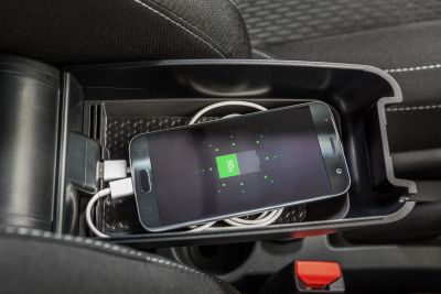 Sandero III (2021-2024) - Cotiera Premium, culoare neagra, USB