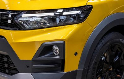 Sandero III (2026-) / Logan III (2026-) / Jogger (2026-) - Far stanga (Dacia Original)